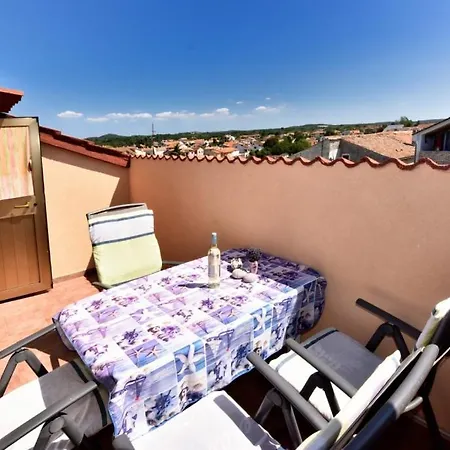 In With Sea View, Terrace, Air Conditioning, Wifi Funtana
